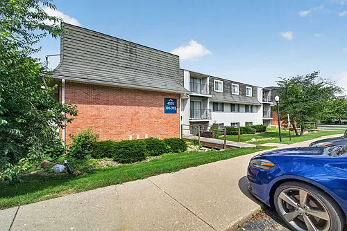 Hollow Hills Apartments Photo 1