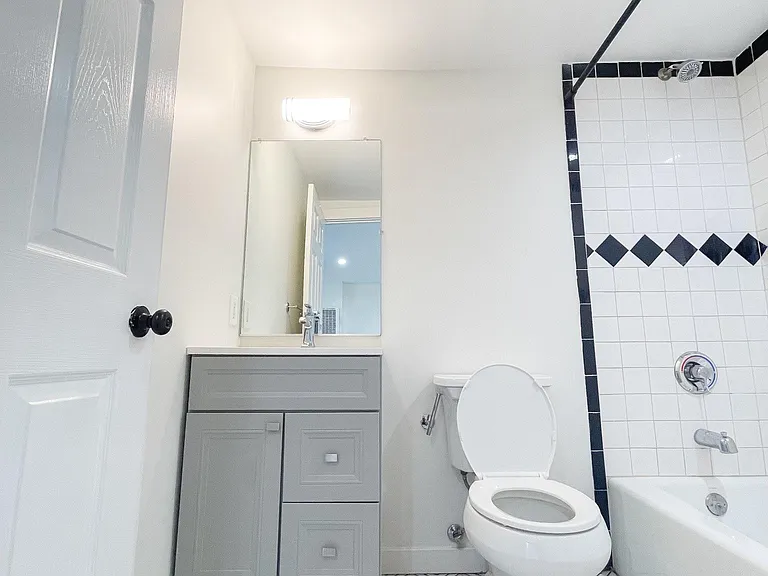 4917 Baltimore St #1/2 — Photo 8