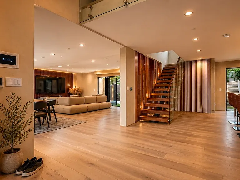 8721 Sunset Plaza Ter — Photo 4