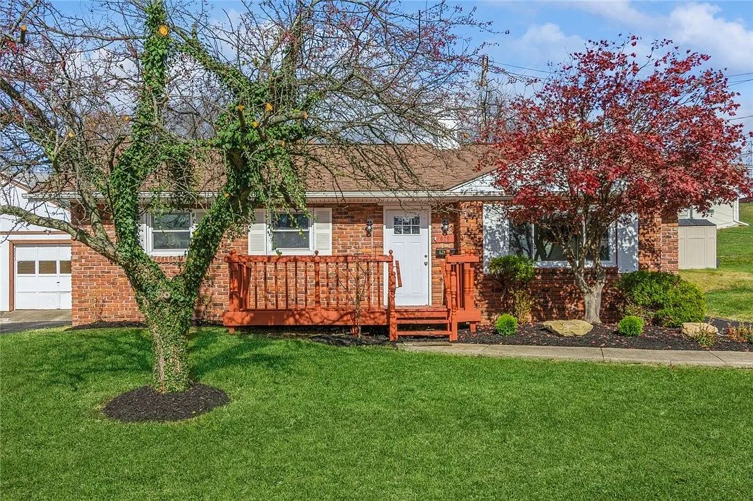 629 Lynn St photo 1