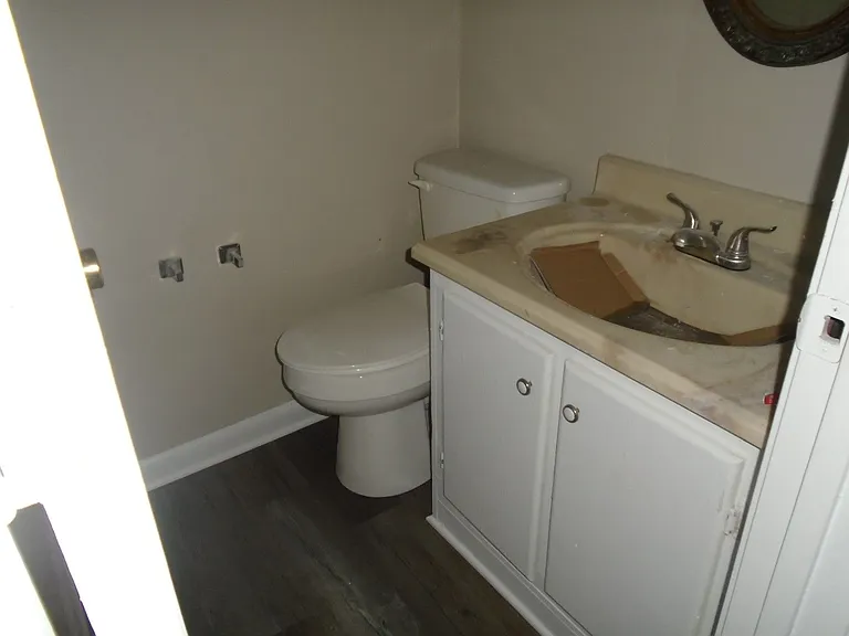 517 Albany St — Photo 17