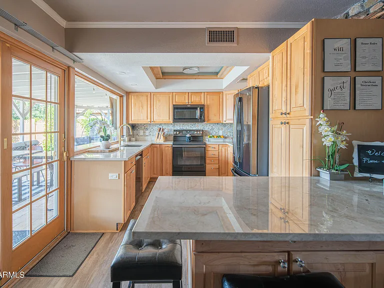 6110 E Edgemont Ave — Photo 65