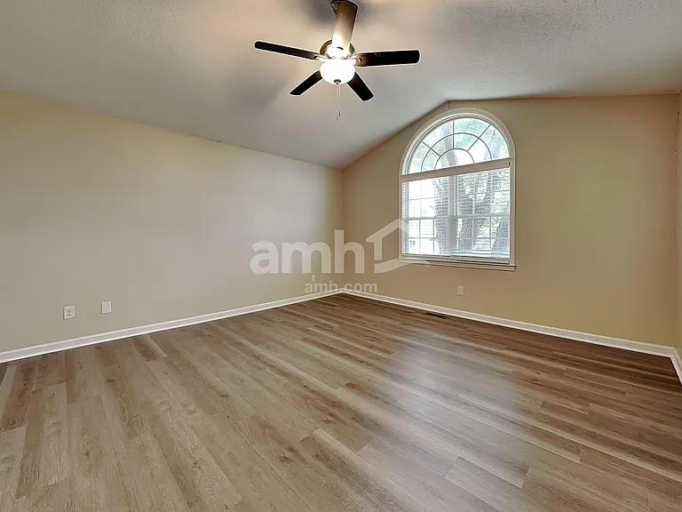 96 Imperial Dr — Photo 10