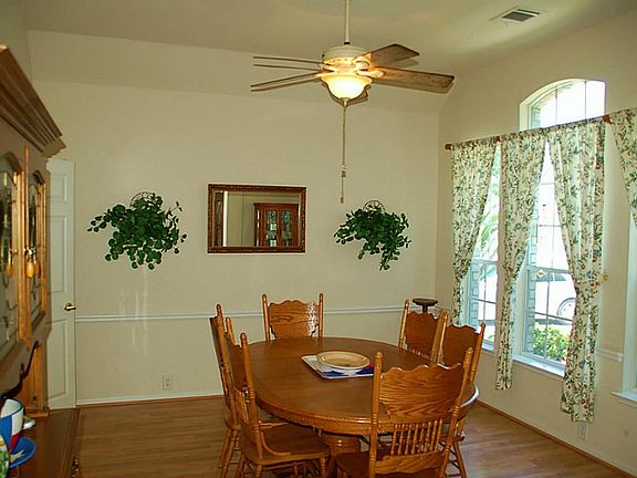 4th image of 7110 Wild Violet Dr