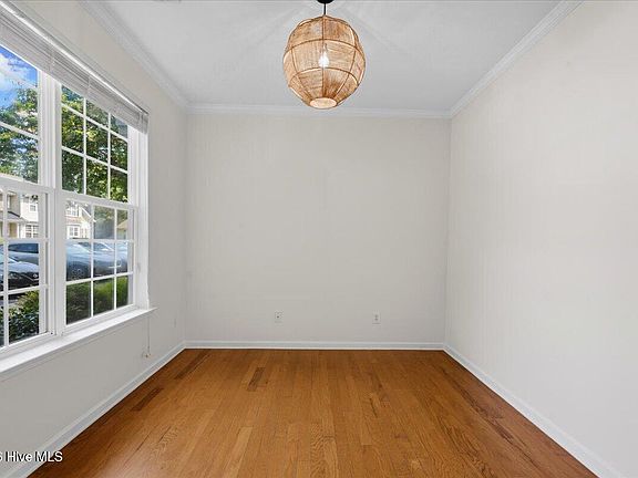 5th image of 369 Red Elm Drive