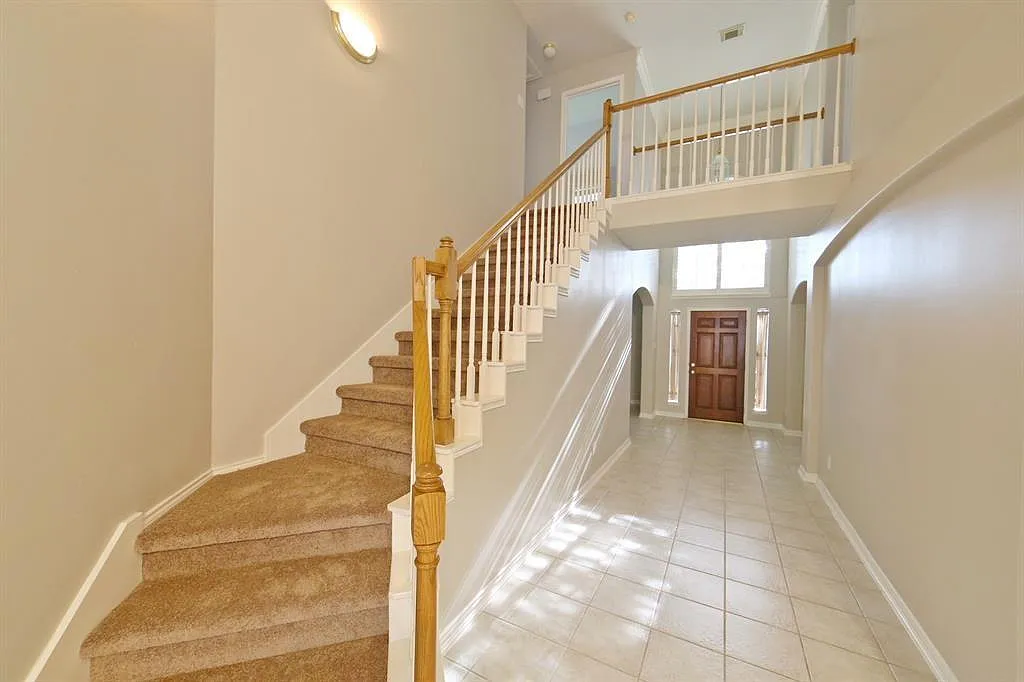 4 bed, 2.5 bath, 2736 sqft, $2,650 — Photo 4