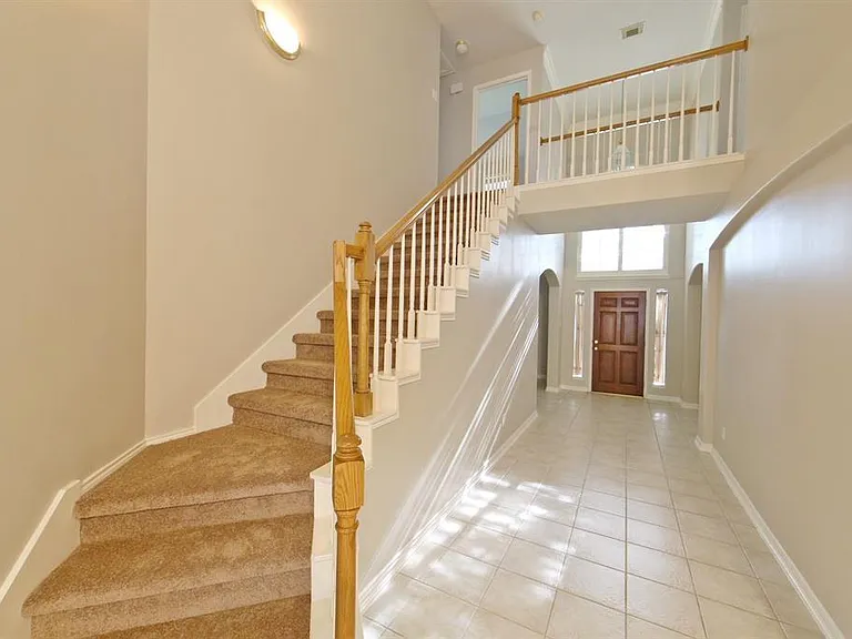 407 Groveton Ridge Ln — Photo 4
