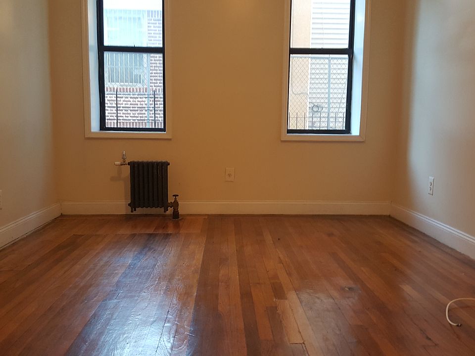 2nd image of 820 E 10th St APT 6c