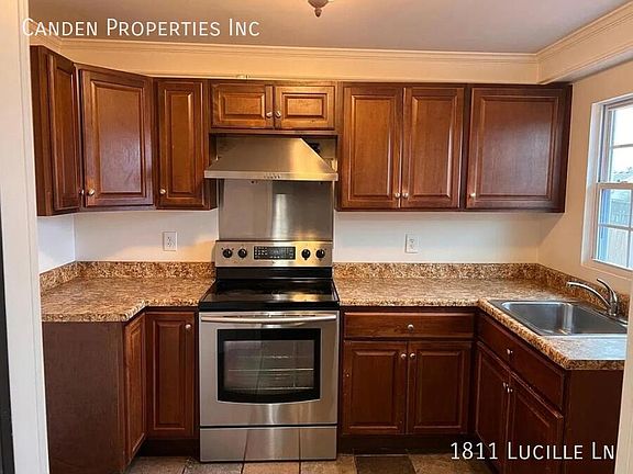 3rd image of 1811 Lucille Ln
