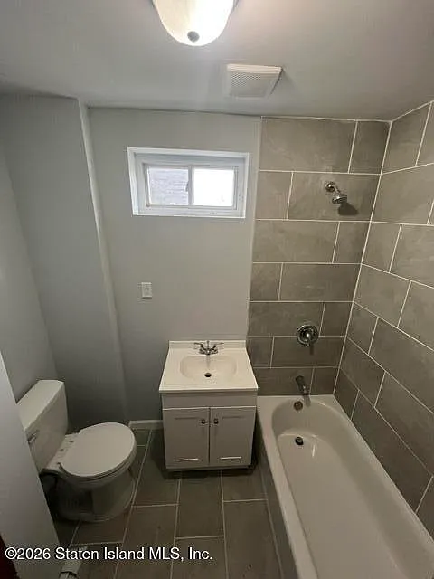3 bed, 1.0 bath, 1200 sqft, $3,400 — Photo 3