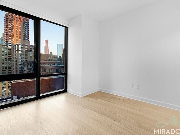 4th image of 21 W End Ave #2001