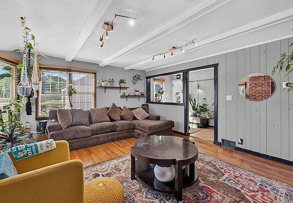 3rd image of 1728 Russet STREET