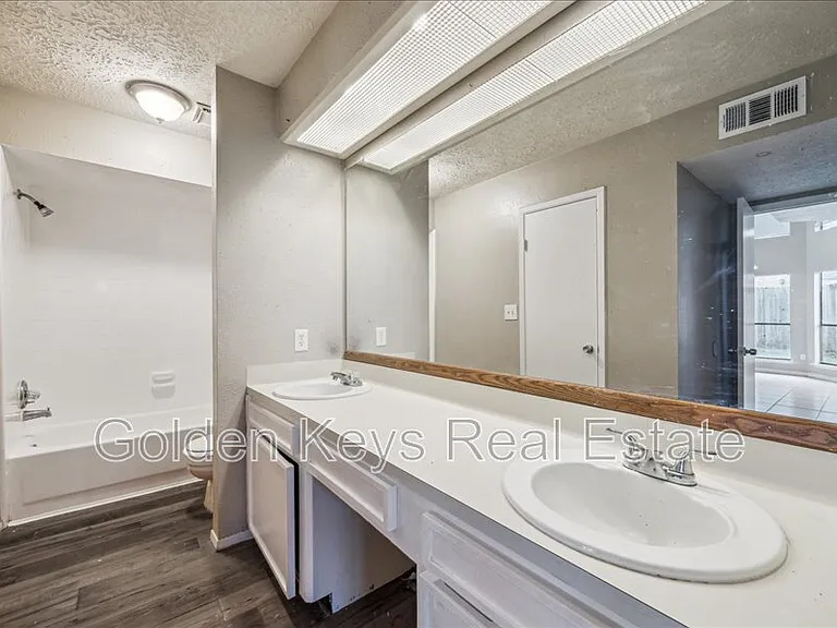 10743 Staghill Dr — Photo 8