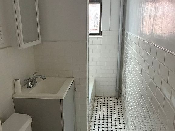 4th image of 37-31 Crescent St #56