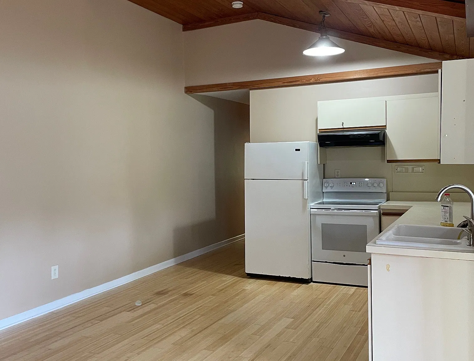 2 bed, 1100 sqft, $1,200 — Photo 2