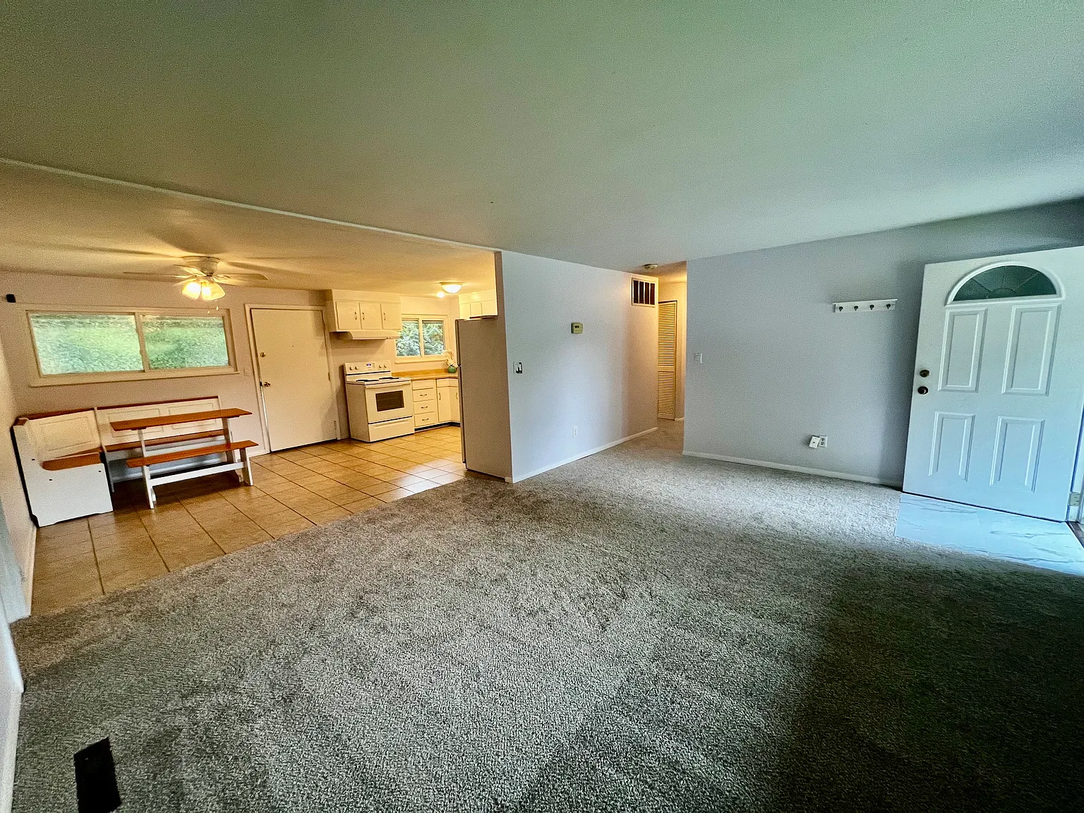 3 bed, 1404 sqft, $1,695 — Photo 4