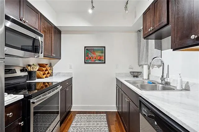 1430 Jackson Ave #205 — Photo 9
