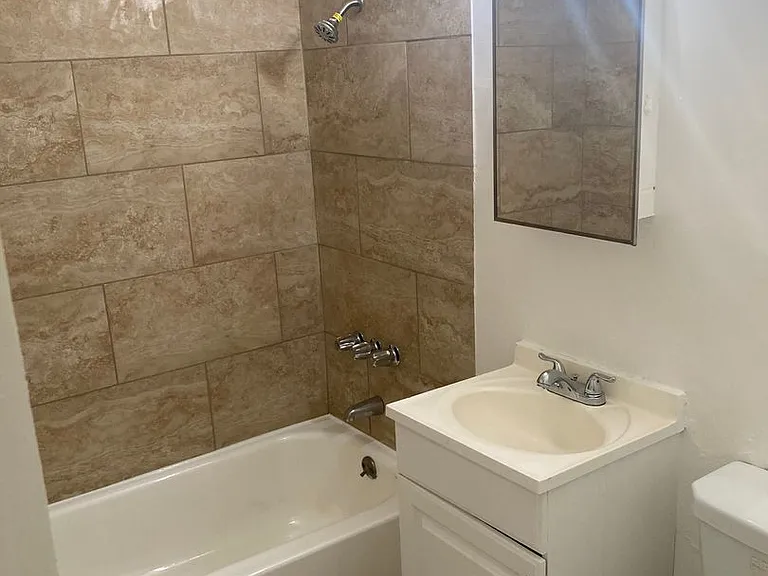52nd Street Apartments — Photo 4
