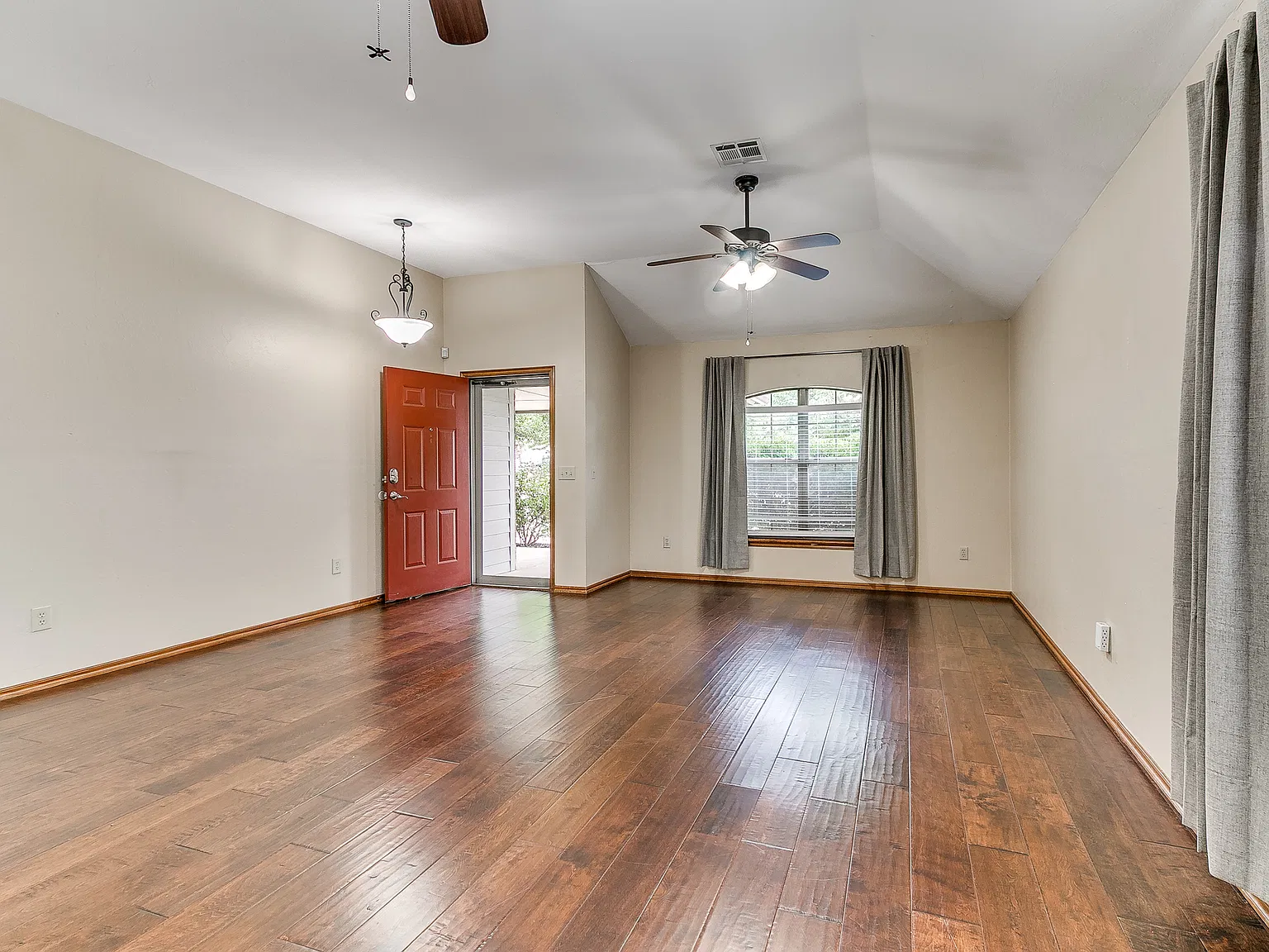 3 bed, 2098 sqft, $1,850 — Photo 4