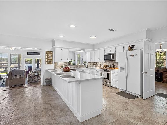 5th image of 120 Turners Cir