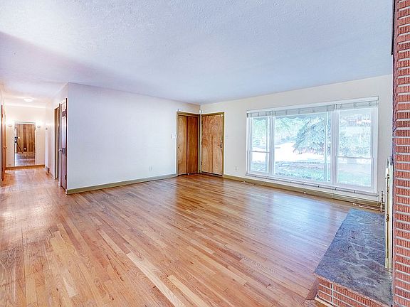 Living Room towards bedrooms