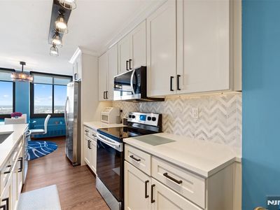 300 Winston Dr APT 3002, Cliffside Park, NJ, 07010
