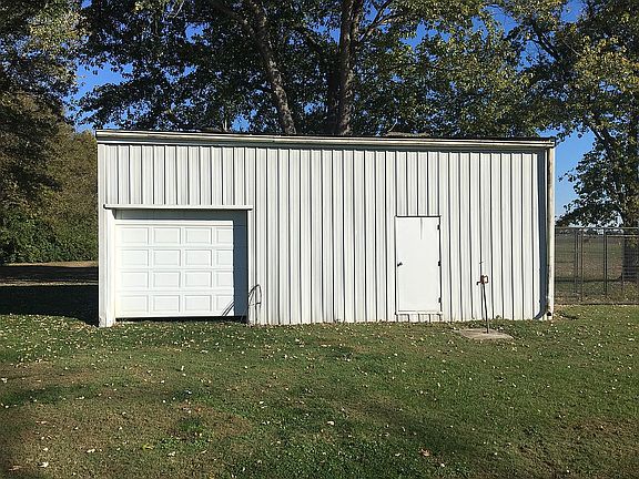 Storage/Barn with Stalls