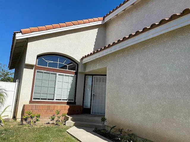 5 bed, 2800 sqft, $4,000 — Photo 2