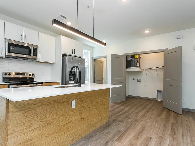 4001 Roseland Ave — Photo 22
