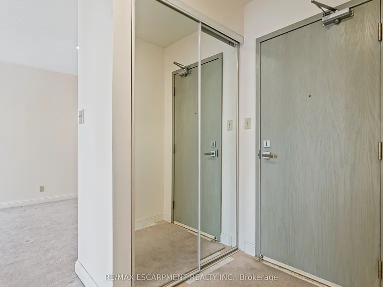 430 Pearl St #410 — Photo 7