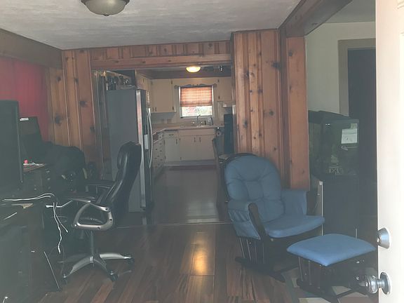 4th image of 52 Oak St