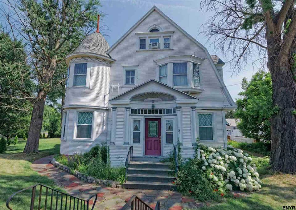 1st image of 137 Broad St APT 1