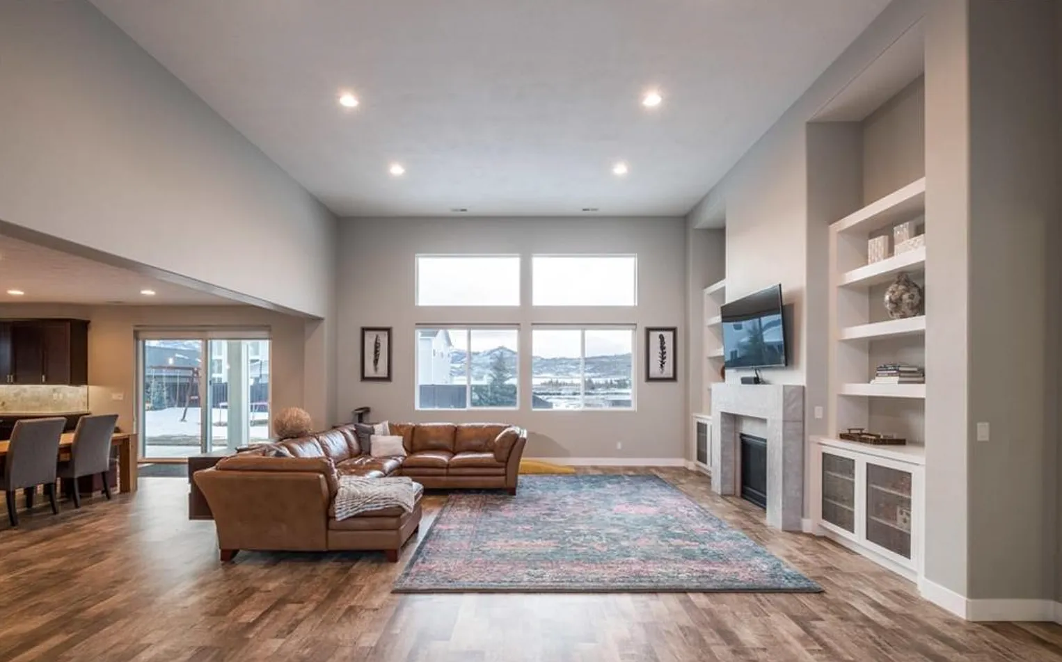 4 bed, 4.5 bath, 2800 sqft, $9,000 — Photo 1