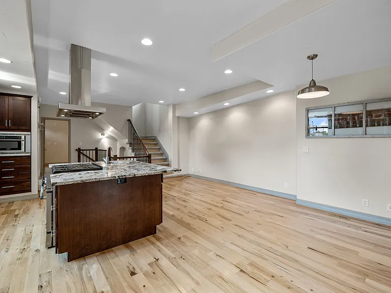 1275 S Clayton St — Photo 9