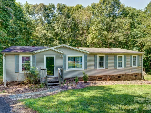 1218 Forest Ridge Dr, Bessemer City, NC 28016
