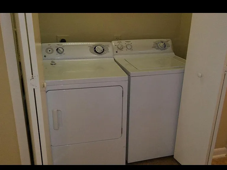 1420 Collegiate Cir #201 — Photo 2