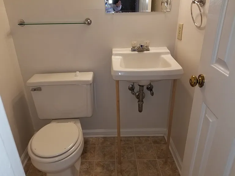 1125 Old Denbigh Blvd — Photo 11
