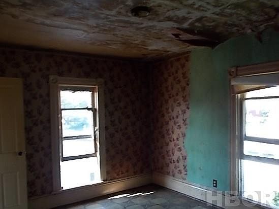 4th image of 214 Midland Ave