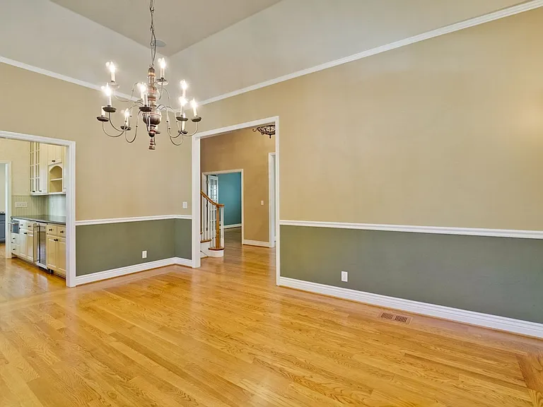 1150 Meredith Ave — Photo 16
