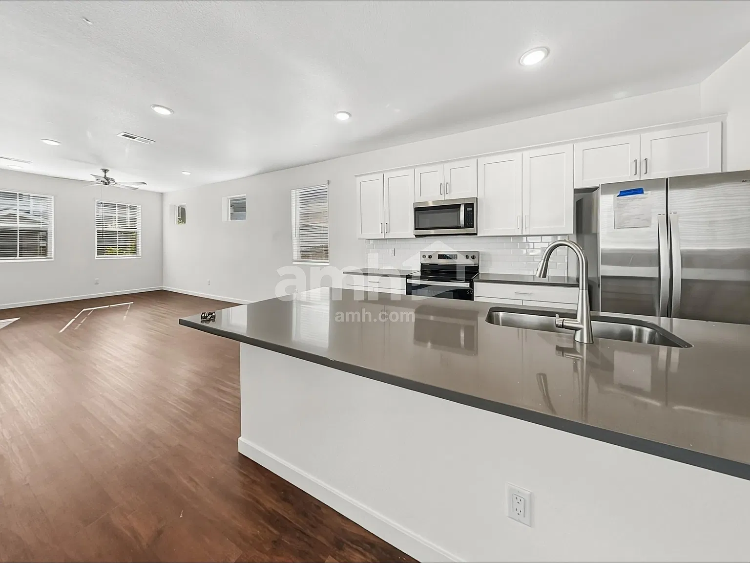 3 bed, 2.5 bath, 1730 sqft, $2,675 — Photo 3