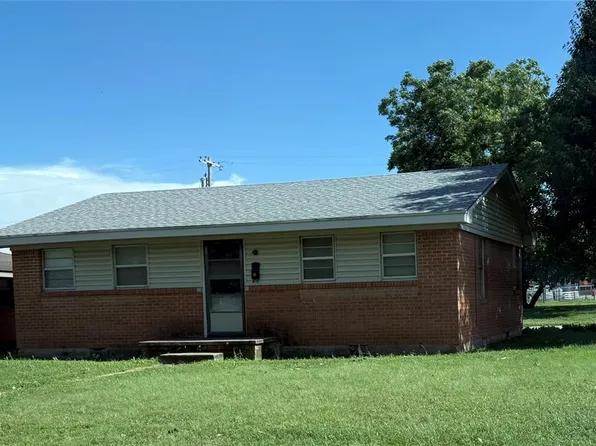 1510 Orient Ave, Clinton, OK 73601