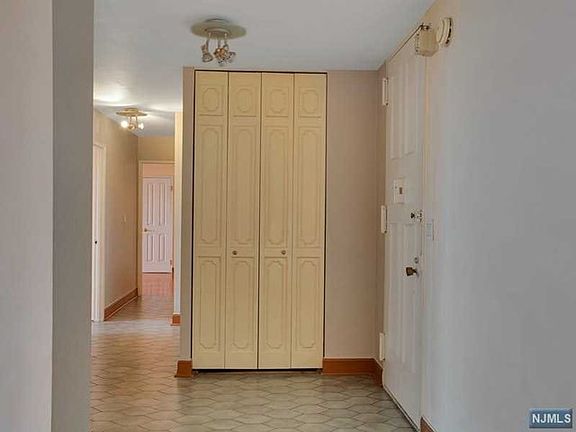 4th image of 300 Winston Dr APT 1619