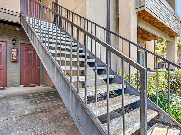 3rd image of 10265 Gandy Blvd N APT 913