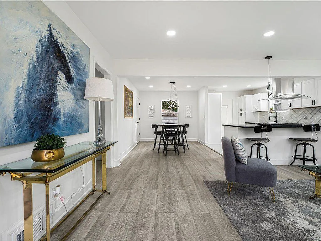 3 bed, 3.0 bath, 1572 sqft, $2,100 — Photo 3