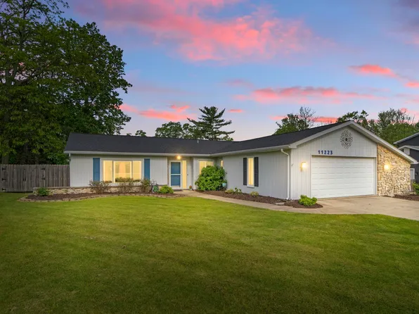 11223 Robinair Dr, Fort Wayne, IN 46818