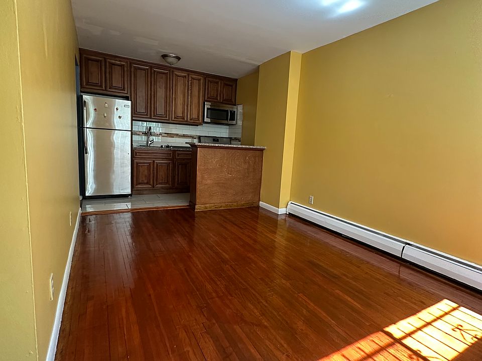 1st image of 2925 Cruger Ave #1