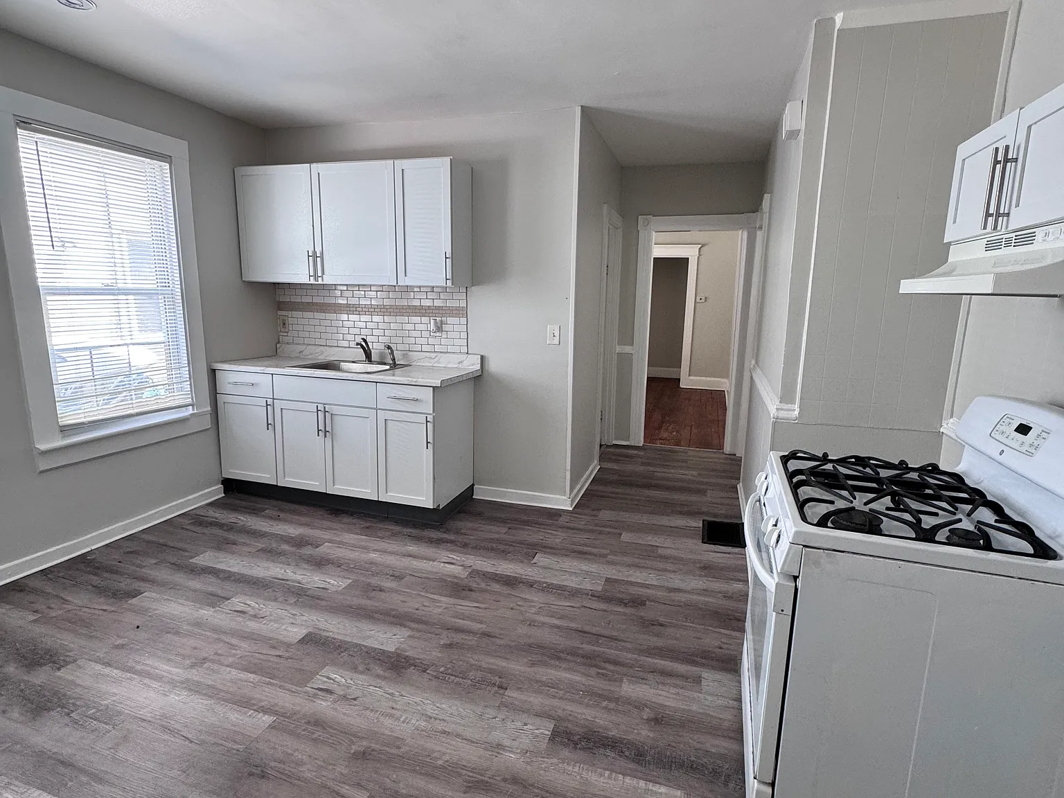 3 bed, 1200 sqft, $1,925 — Photo 2