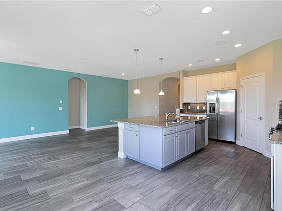 4th image of 901 Dusty Pine Dr