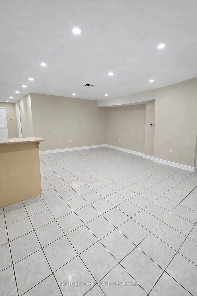 Building Photo - 621 Dixon Rd #BASEMENT