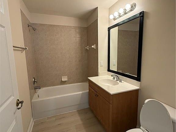 5th image of 3968 Pomodoro Cir Unit 202